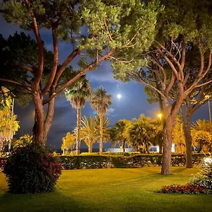 4-star Beachfront Appartment- Sea View Cannes