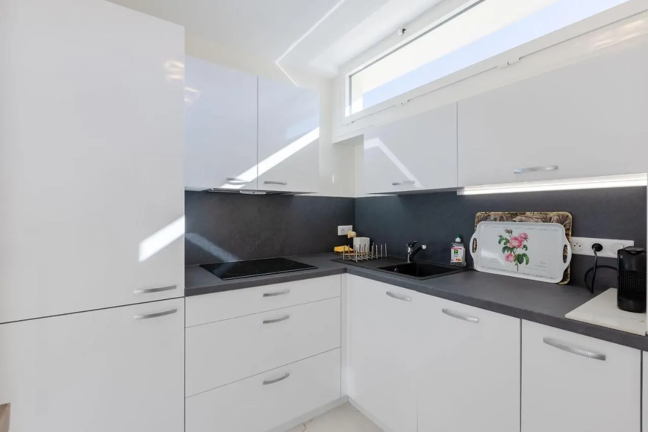 Luxurious 2-Room Apartment In Palm Beach Cannes Francie